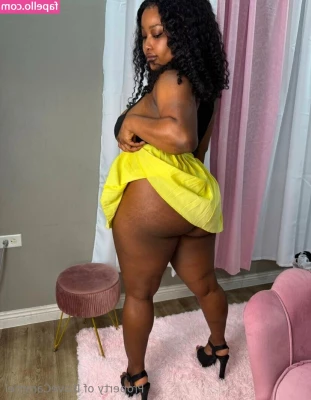 ilovecaramel [ ilovecaramel-1 ] - 🍾 Hope everyone is having a great FUCKING weekend so far 🍾