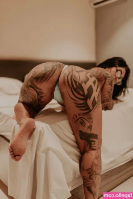 [ jessica-aryel ] - Where do you want to slide your hard woody?