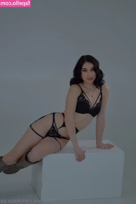 kaya.ya [ kaya-ya ] - Everything is wet between my legs, I even wet my panties ... Do you