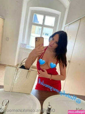katemoonn - Let me show you my favorite toy   Lmk if you see it