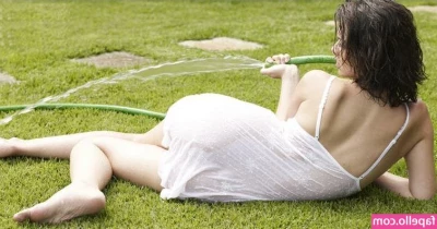 Milena Toscano [ milena-toscano ] - Got a little nakey in the middle of my day!
