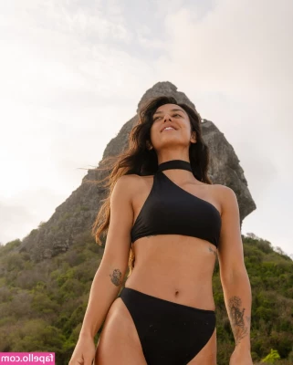 Yanna Lavigne [ yanna-lavigne ] - grope my tits n pull me close