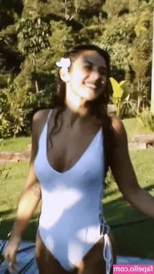 Yanna Lavigne [ yanna-lavigne ] - Question for you babes!  Should I pop my spicy professional
