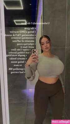 Mariahdled - Red never looked soooo good