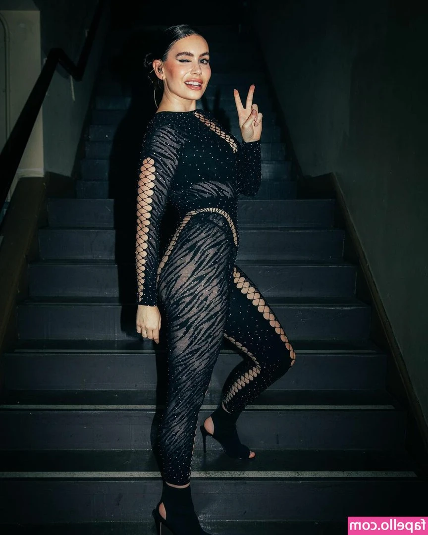 Sophie Simmons [ sophie-simmons ] - Mmmmm horny 😈