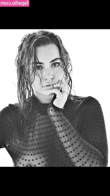 Sophie Simmons [ sophie-simmons ] - does that feel good