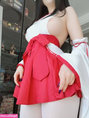 baiyin811 [ 81 ] - Who’s a big fan of stockings? 🖤