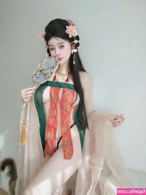 baiyin811 [ 81 ] - Ice massage from  jamiekaykes- we both got so hot laying in the sun