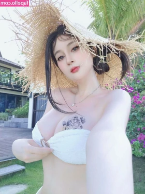 baiyin811 [ 81 ] - Watch us compare our feet  ilovelaylafeet