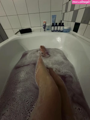 Enina24 - Upskirt doesn't feel like the right phrase here.. ;P