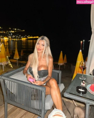 Amalia Yildirim [ amalia-yildirim ] - Who wants to put their lightsaber inside me?🥺