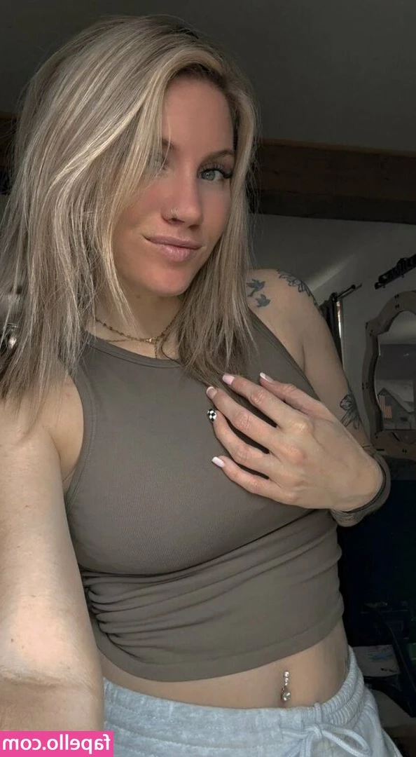 Chloe Kline Xo [ chloe-kline-xo ] - Happy Monday 💋 Come say good morning to me in the DMs I have a
