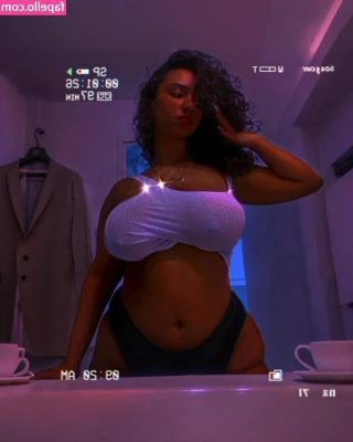 Shantel May [ shantel-may ] - Nice half of the week❤️‍🔥