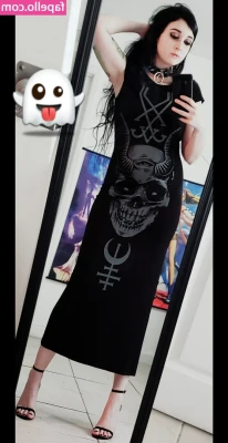 Frozensorrow604 - Loving my pink panties, want them babe?