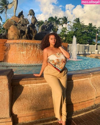 Khloe Katera [ khloe-katera ] - Tip here and I’ll dominate you with a naughty bundle of pics AND