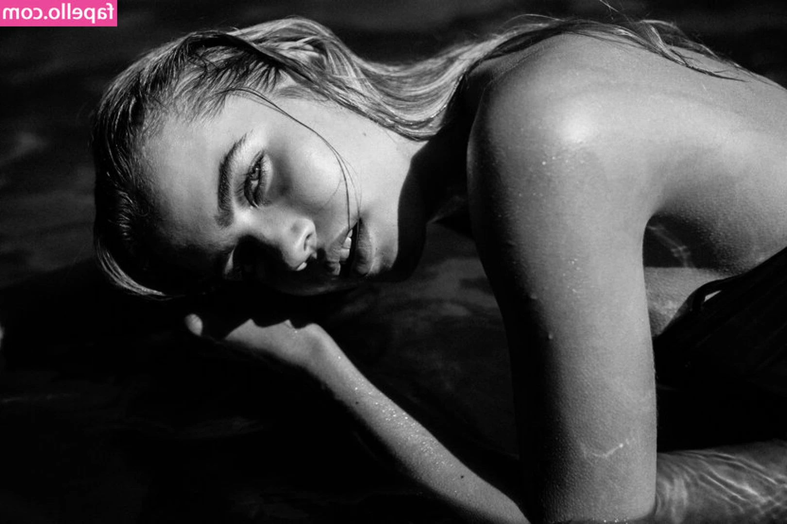 Nerize Peyper [ nerize-peyper ] - Tip $35 for 2 videos, 1 full topless!