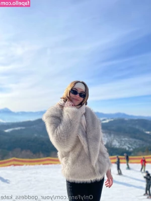 kathleen_pradovsky [ kathleen-pradovsky ] - Onlyfans I m back   Ready to make your pockets cry