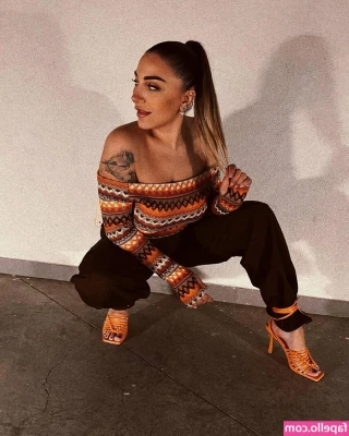 Ilaria Carbonaro [ ilaria-carbonaro ] - I hope you are all having a sexy Thursday 🖤😈
