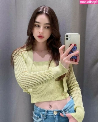 Dasha Taran [ dasha-taran-5 ] - Hey 🥰 My eyes are yo here you know? 😏