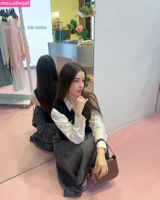 Dasha Taran [ dasha-taran-5 ] - Loving the new outfit @tobster60 hot for me! 😍🍆🍑🥰 I think