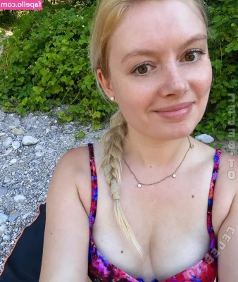 cari_ina_ [ cari-ina ] - Got to fuck the throat & phat ass of this corn fed souther boy