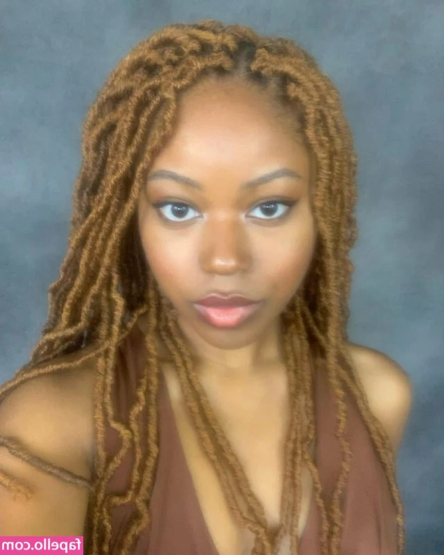 Riele Downs [ riele-downs ] - Come watch me guys I am LIVE