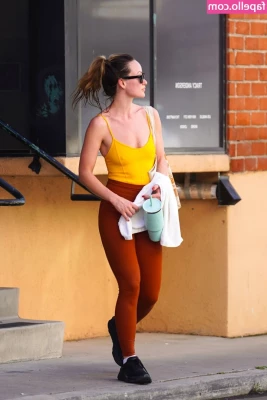 Olivia Wilde [ olivia-wilde ] - Could you hear me in the other room? Do you wanna help? 😝