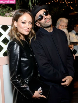 Olivia Wilde [ olivia-wilde ] - hasta en la ducha me acuerdo de ustedes   me ayudan a enjabonarme