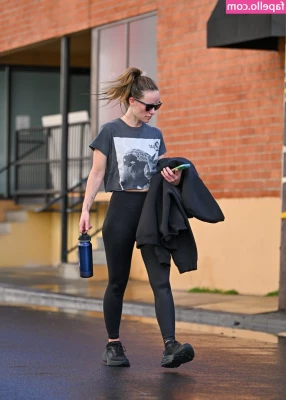 Olivia Wilde [ olivia-wilde ] - Stream started at 08/18/2023 09:36 pm  Friday Night Live / Back to