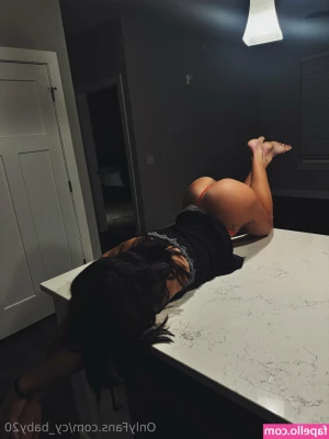Cyrinna Harrington [ cyrinna-harrington ] - Make sure you check your inbox for this sexy nude twerk all oiled up