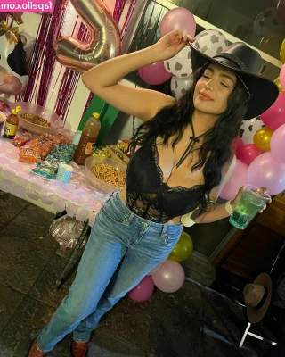 Areeli Ferrer [ areeli-ferrer ] - That’s what you CAME here for , right ?!💦😻