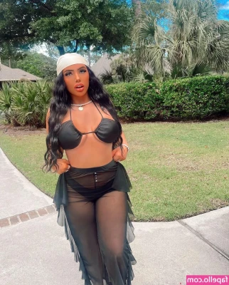 Cameron Lavelle [ cameron-lavelle ] - Get on your knees and worship my hot MILF body ;)
