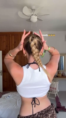  [ sian-owen ] - See you in your inbox babe. I'm wearing a dress that doesn't fit over