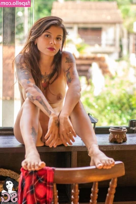 Jeeh Suicide [ jeeh-suicide ] - Try not to look at this subtle cleavage 🥵