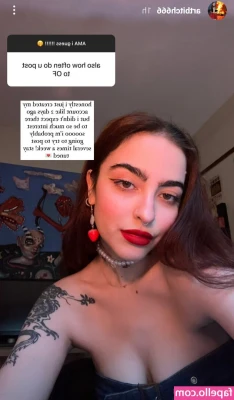 artbitch666 - bottomless vaping :)