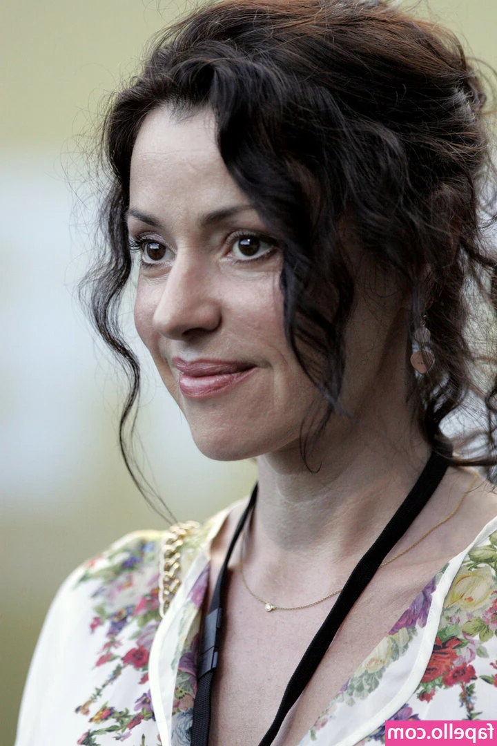 Tina Arena [ tina-arena ] - quick bonus vid❤️ just chilling in my bed, still topless after