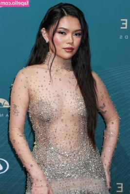 Lisa Yamada [ lisa-yamada ] - Think my bra is a bit tight.... it's gonna burst 🥵 x