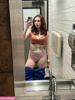Megan Bitchell [ megan-bitchell ] - I sent a gift to you 🎁 it's waiting in your inbox 📥