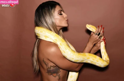 Veronica Araujo [ veronica-araujo ] - Hi there 👉🏻🫶🏻 stretch me plz 🥹