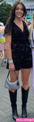 Laura Robson [ laura-robson ] - POV: You eating me out while I’m gaming.  (Plus some other pics)