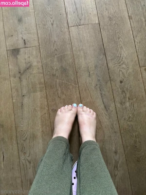 Issy Vine [ issy-vine ] - waiting for u oh so patiently 😌🥺