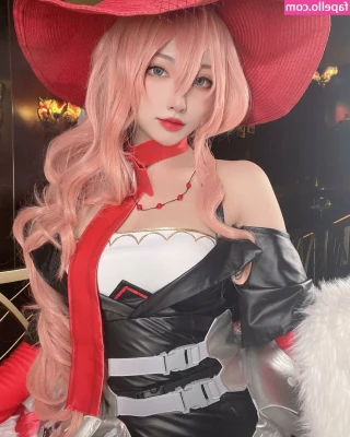 sakuracyan_ [ sakuracyan ] - Beg me for the privilege of giving it a kiss 😘👠