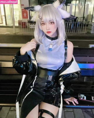 sakuracyan_ [ sakuracyan ] - Slide into my DMs and let's talk about it...😘