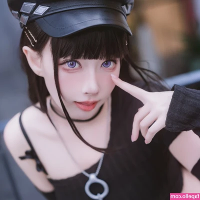 sakuracyan_ [ sakuracyan ] - I was in the bathroom of the room when my friend entered the room