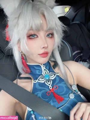 sakuracyan_ [ sakuracyan ] - I might just make @mslightskinone sexy ass my girlfriend 🥰 Give me