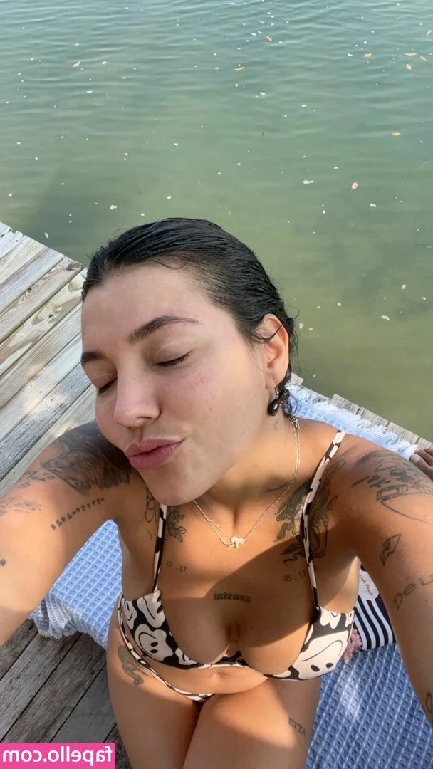 Gabi Prado [ gabi-prado ] - Hey babes  Gonna be on the grind today  Also bf is coming home  if