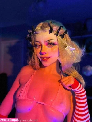 BeeandBronto [ beeandbronto-1 ] - Who else listens to bad bunny? Just me? Okay lol 💖