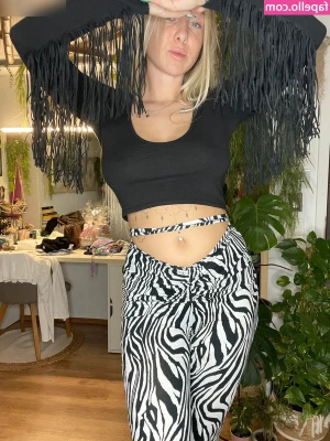 mariela_ella [ mariela-ella ] - I love it when you look at me