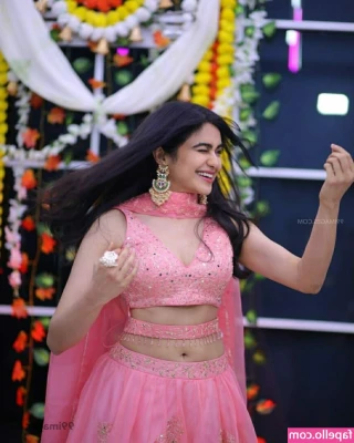 Adah Sharma [ adah-sharma ] - Good Friday morning I love when I get to stuff my mouth😲🤗💞