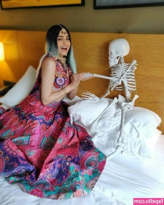 Adah Sharma [ adah-sharma ] - Curvy and thick in all the right places 👅